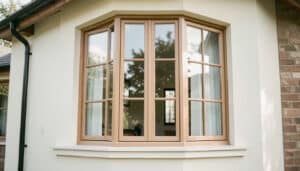Fenêtre à meneaux : définition, styles et rénovation
